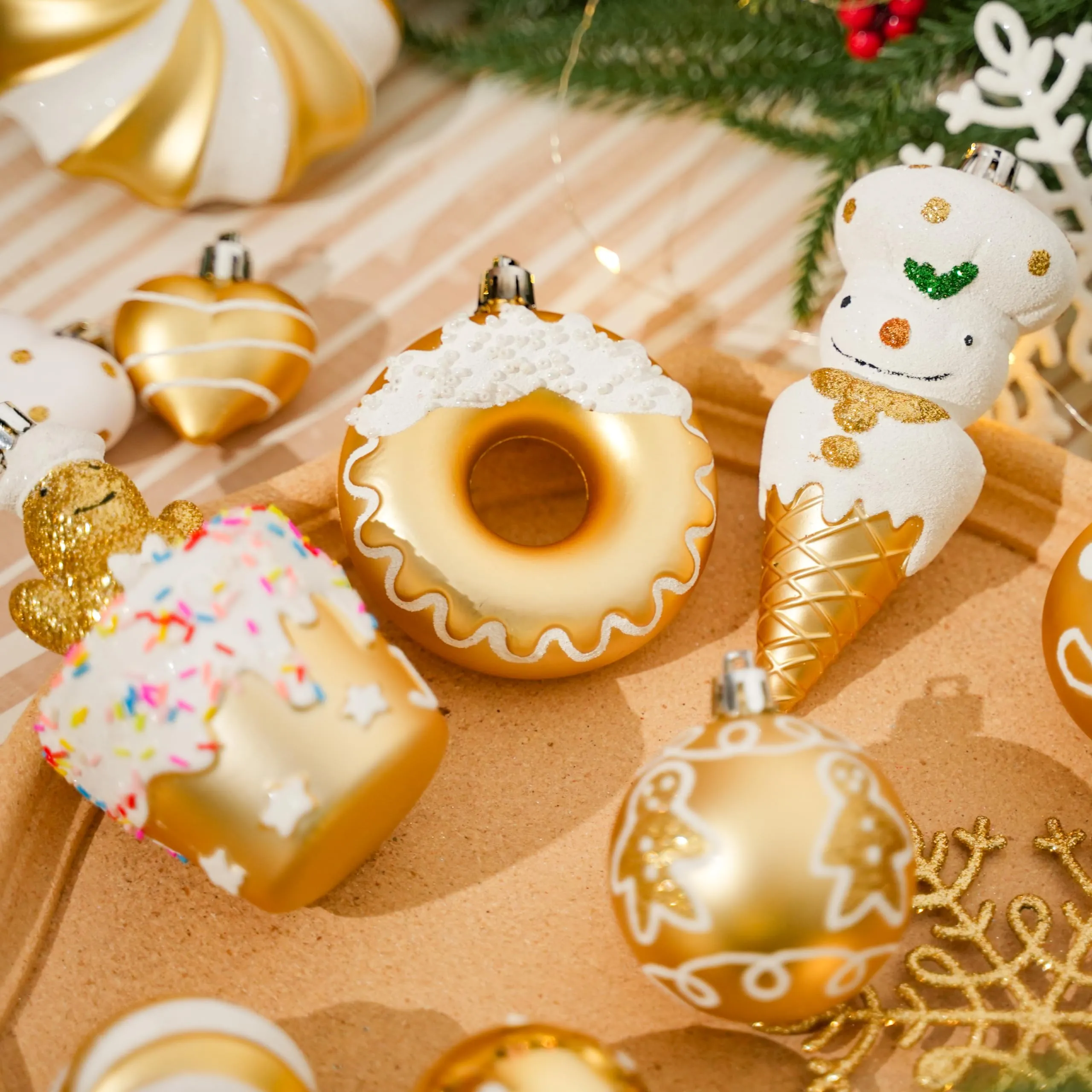 86pcs Gold & White Christmas Tree Balls Ornaments