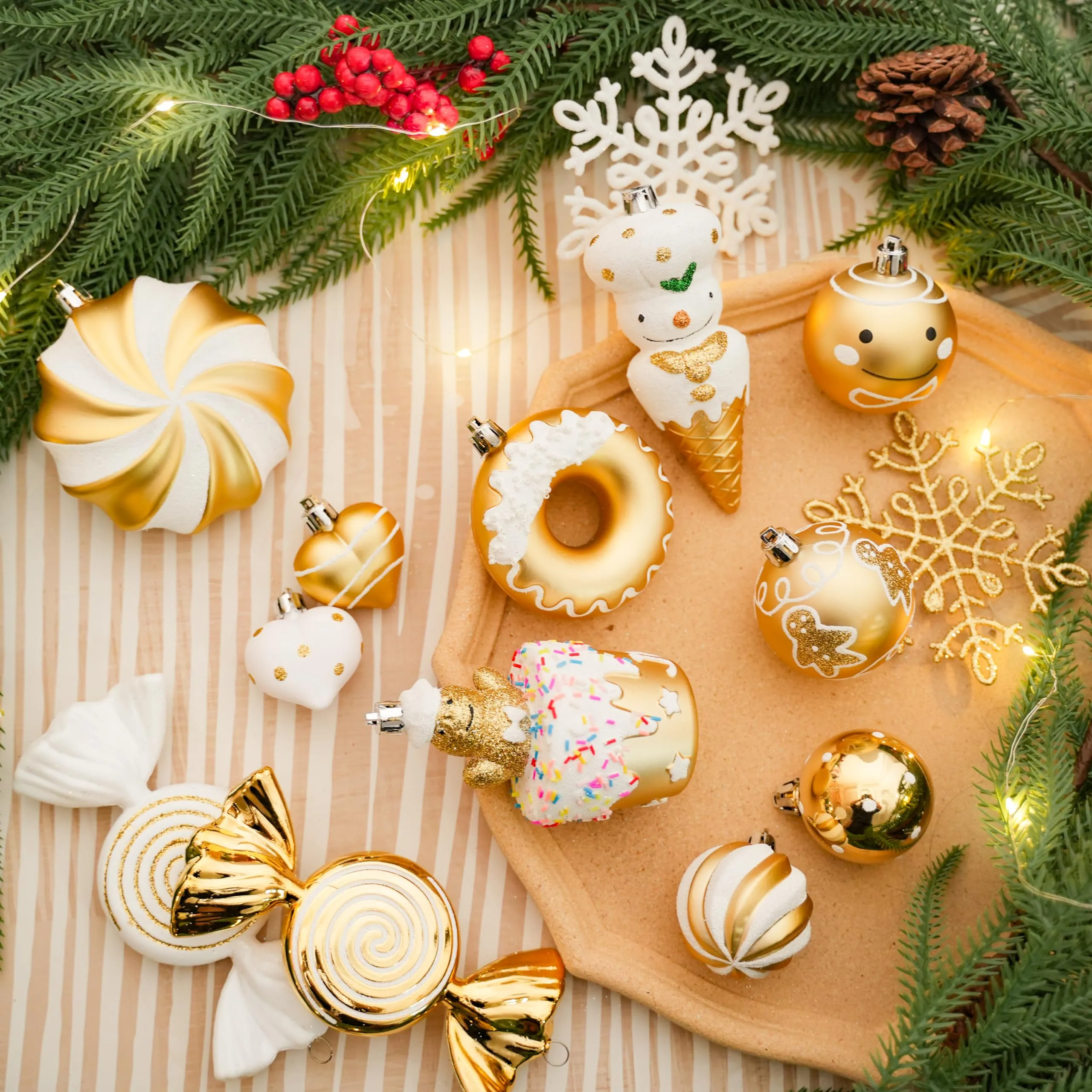 86pcs Gold & White Christmas Tree Balls Ornaments