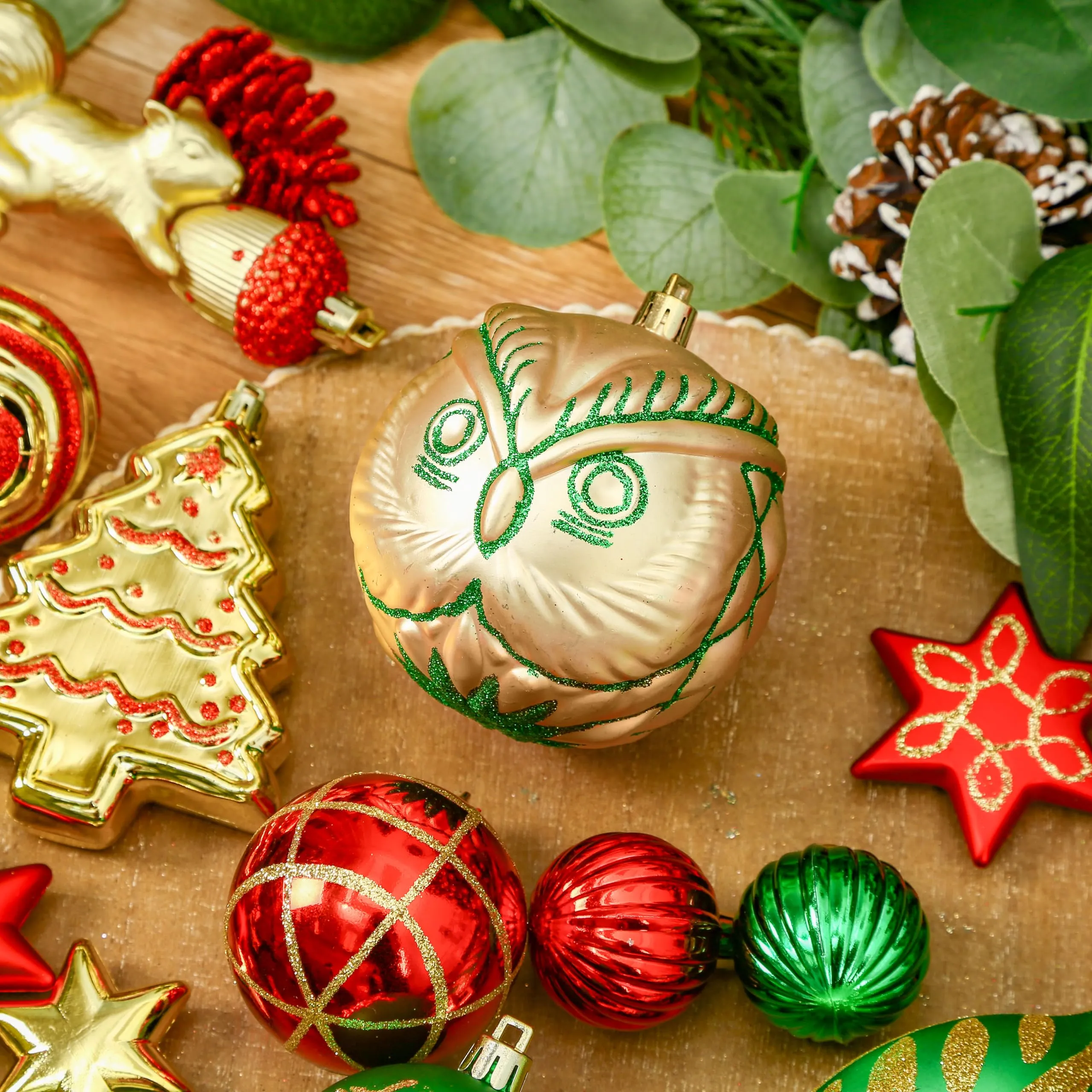 96pcs Red Green & Gold Forest Theme and Animal Designs Christmas Tree Ornaments Set