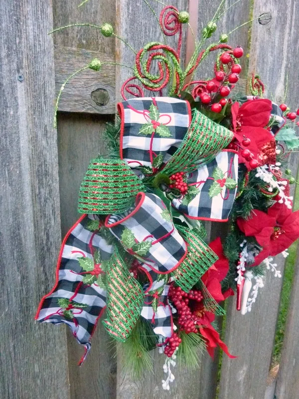 Christmas wreath, Christmas Decorations, Wreaths for the front door, fireplace wreath